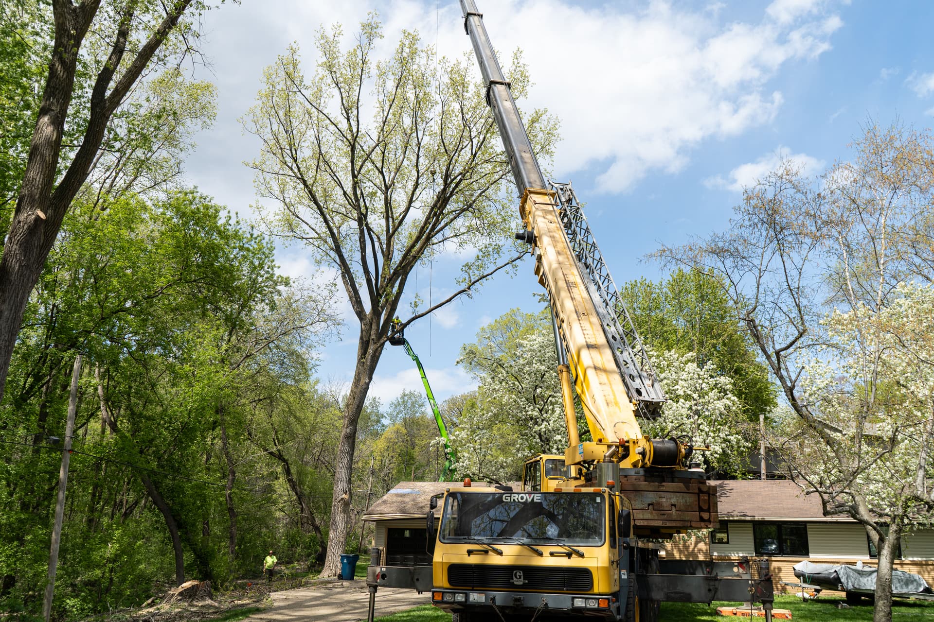 Gallery photos for 120-Ton Crane Cottonwood Removal in Minnetonka MN: Image #5